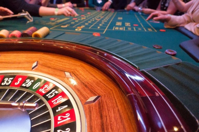 How to Throw a DIY Casino-Themed Party
