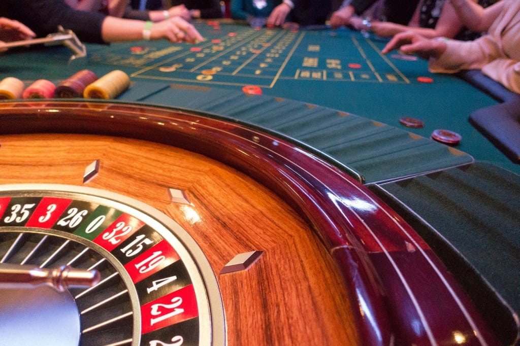 How to Throw a DIY Casino-Themed Party